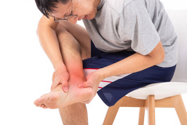 Cơn gút cấp gây đau đớn dữ dội, khiến người bệnh không thể đi lại được!