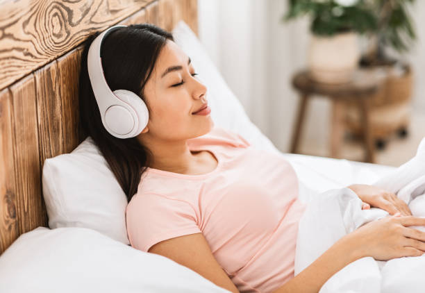 Nghe nhạc nhẹ trước khi đi ngủ giúp bạn thư giãn tinh thần, giảm căng thẳng