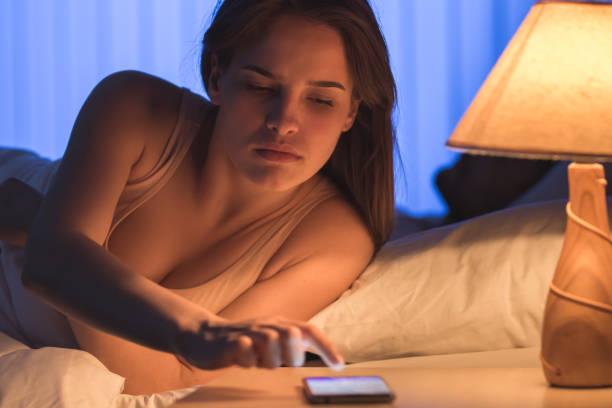 Các thiết bị điện tử sẽ khiến bạn bị khó ngủ, mất ngủ
