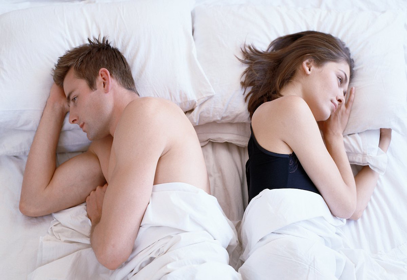  Suy sinh dục làm giảm ham muốn tình dục ở cả nam và nữ giới