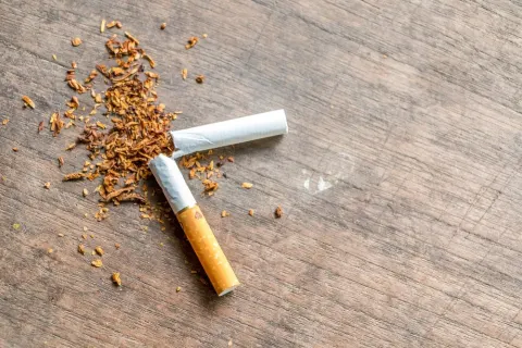 Hút thuốc lá bị buồn nôn do ngộ độc nicotine