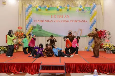 Tiết mục cực kỳ hài hước kết hợp giữa phòng IT và Tư vấn