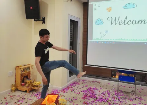 Anh Vũ Văn Thiềm với màn “ăn cháo đá bát”
