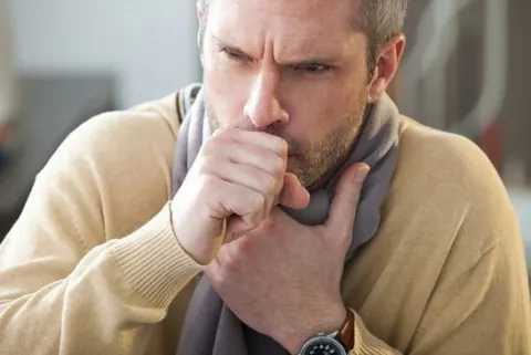 Ho nhiều và ho dai dẳng là dấu hiệu của nhiễm độc phổi