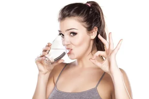 Người bệnh tiểu đường nên uống nhiều nước vào buổi tối