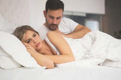 Thái độ của bạn tình cũng là yếu tố tác động gây xuất tinh sớm