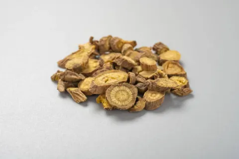 Thảo dược hoàng cầm