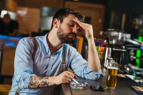 Chuyên gia giải đáp: Say rượu ăn gì cho đỡ mệt?