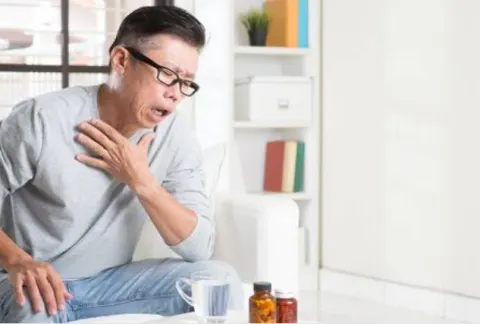 Ho kéo dài uống thuốc không hết là bệnh gì? Có nguy hiểm không và điều trị như thế nào?