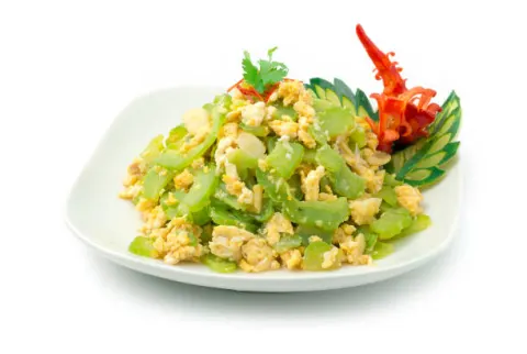 Mướp đắng xào trứng: Món ăn thanh mát ngày hè nóng