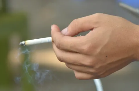 Hút thuốc lá làm tuyến tiền liệt phát triển nhanh hơn