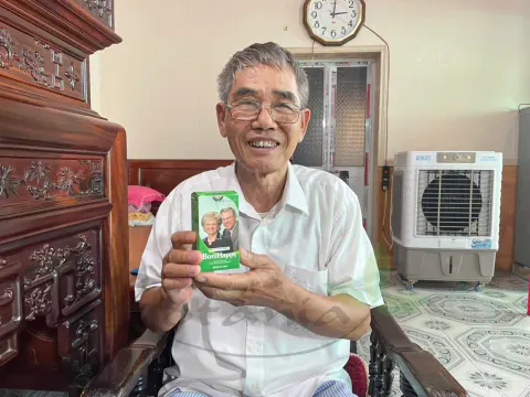 Những đêm trắng và phép màu giúp cụ ông 80 tuổi ngủ ngon cả đêm!