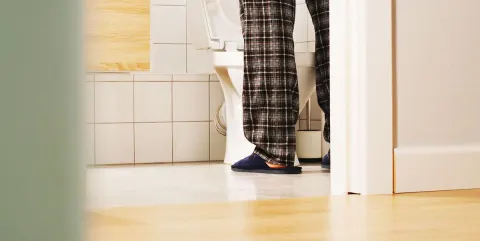 Tiểu đêm nhiều lần - Triệu chứng điển hình của bệnh phì đại tuyến tiền liệt