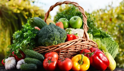 Tăng cường bổ sung rau xanh và hoa quả ít ngọt