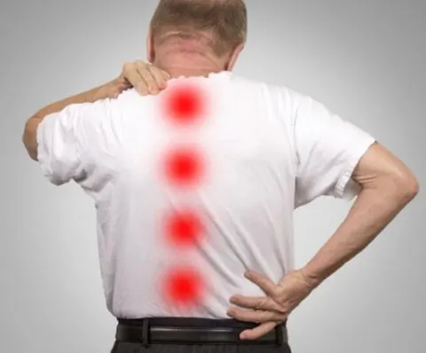 Ở tuổi mãn dục, nam giới dễ gặp các vấn đề về xương khớp