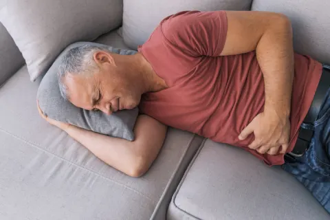 Bí tiểu hoàn toàn gây căng tức bàng quang