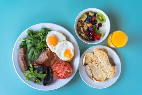 Người cai thuốc lá nên ăn một bữa sáng giàu dinh dưỡng