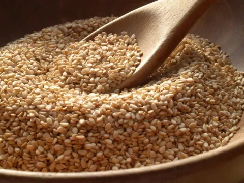 Hạt mè chứa Phytosterol, Kẽm, vitamin E