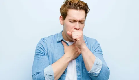 Khi bỏ thuốc lá đột ngột, bạn có thể bị ho kéo dài