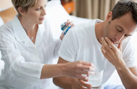 Có nên dùng thuốc tăng hưng phấn cho nam không? - Đọc để tránh rước họa vào thân