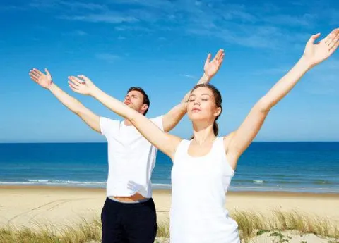 Người bị khó thở nên tập luyện các động tác tập thở phù hợp