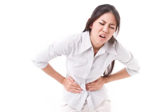 Bệnh nhân bị đau quặn bụng, ổ bụng căng cứng.