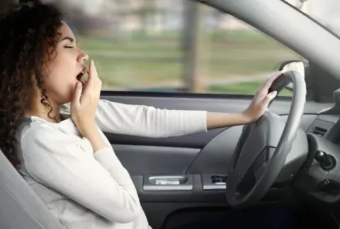 Lái xe khi đang điều trị mất ngủ bằng thuốc tây y rất nguy hiểm