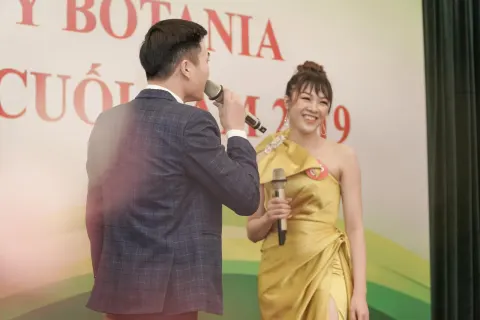 Ấn tượng những giọng ca vàng trong cuộc thi hát Karaoke công ty Botania