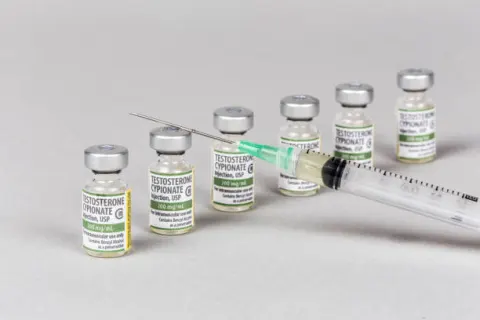 Testosterone ngoại sinh dễ gây tác dụng phụ hại đến sức khỏe