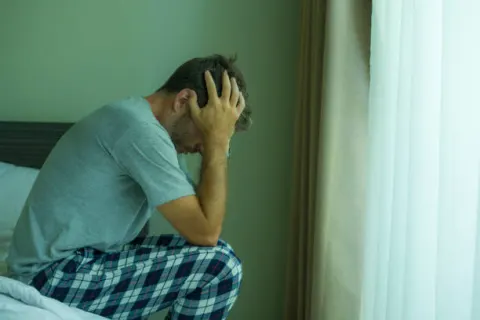 Bỏ thuốc lá đột ngột gây cảm giác bứt rứt, khó chịu