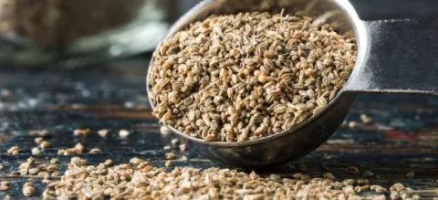 Hạt cần tây tốt cho người bệnh gút