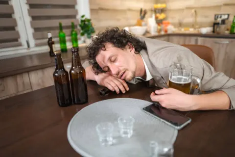 Uống rượu bia dễ mắc bệnh đường hô hấp
